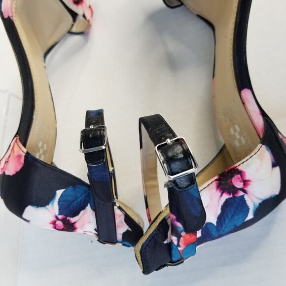 Vincent Camuto Feminine All Over Floral Print Jesta Heel Peep Toe Sandals Sz 7 - Picture 11 of 15
